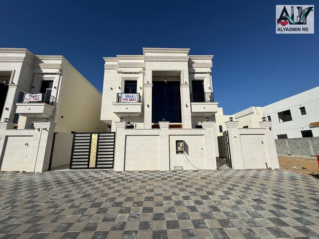 Villa for sale, including registration fees, freehold ownership for all nationalities, in a prime location.