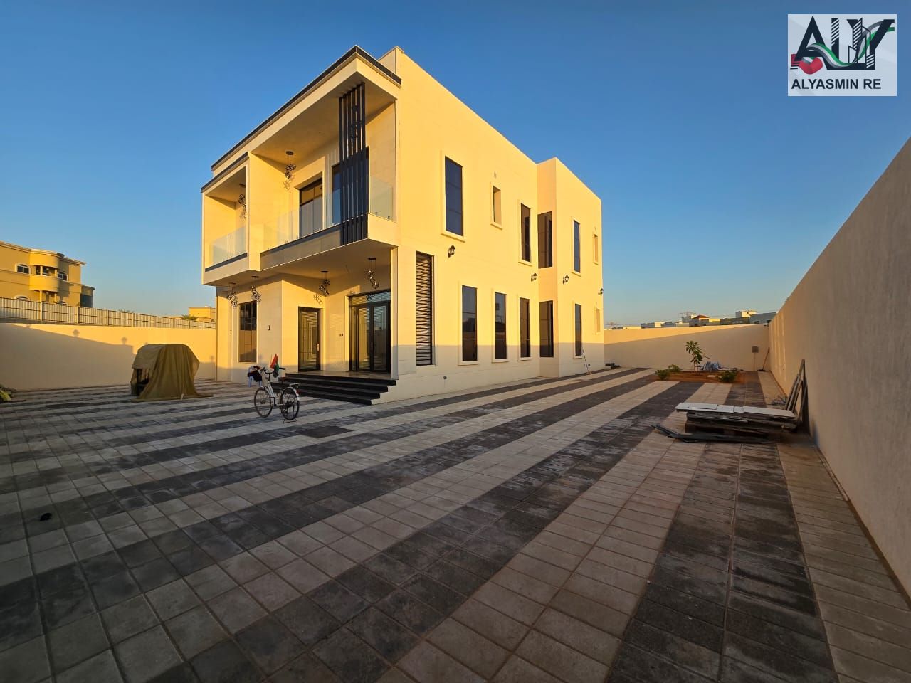 Villa without service fees, a luxurious villa with a very elegant design
