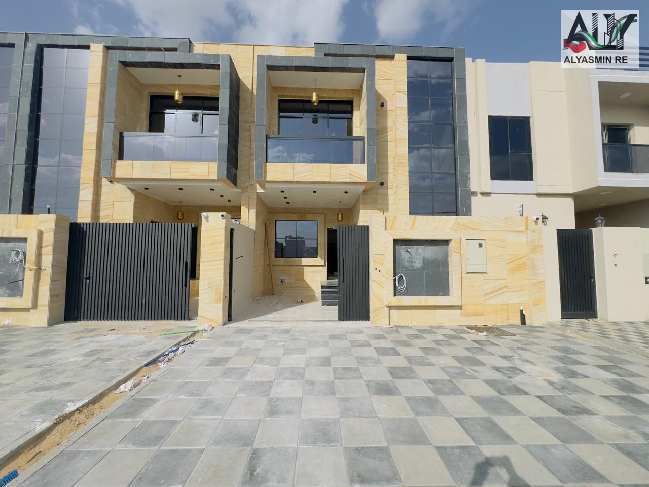 Villa at a very excellent price, including registration and ownership fees. Located close to services and a mosque.