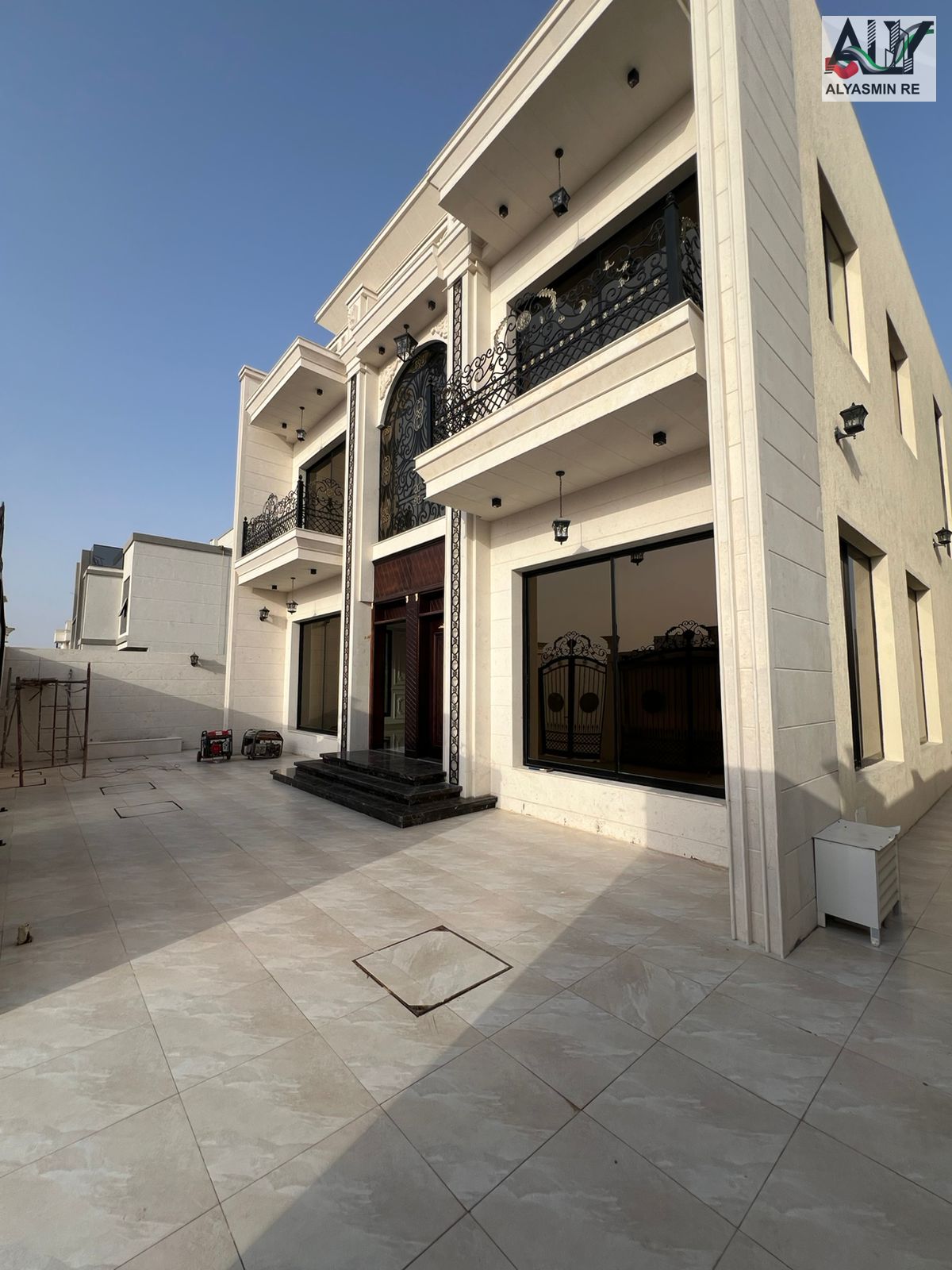 Own a luxurious villa and receive a golden residency visa! Purchase your property now – the villa is located near the Chinese Market and Sheikh Mohamm