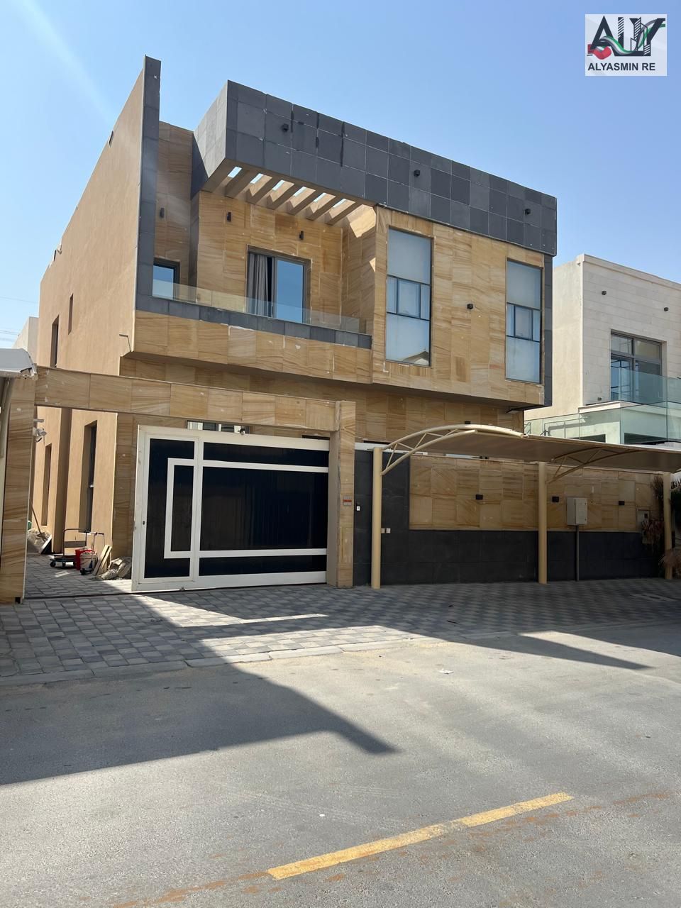 Own a villa in Al Yasmeen, Ajman, with electricity, water and air conditioning, fully furnished, a great price, a perfect bargain from all services, 5
