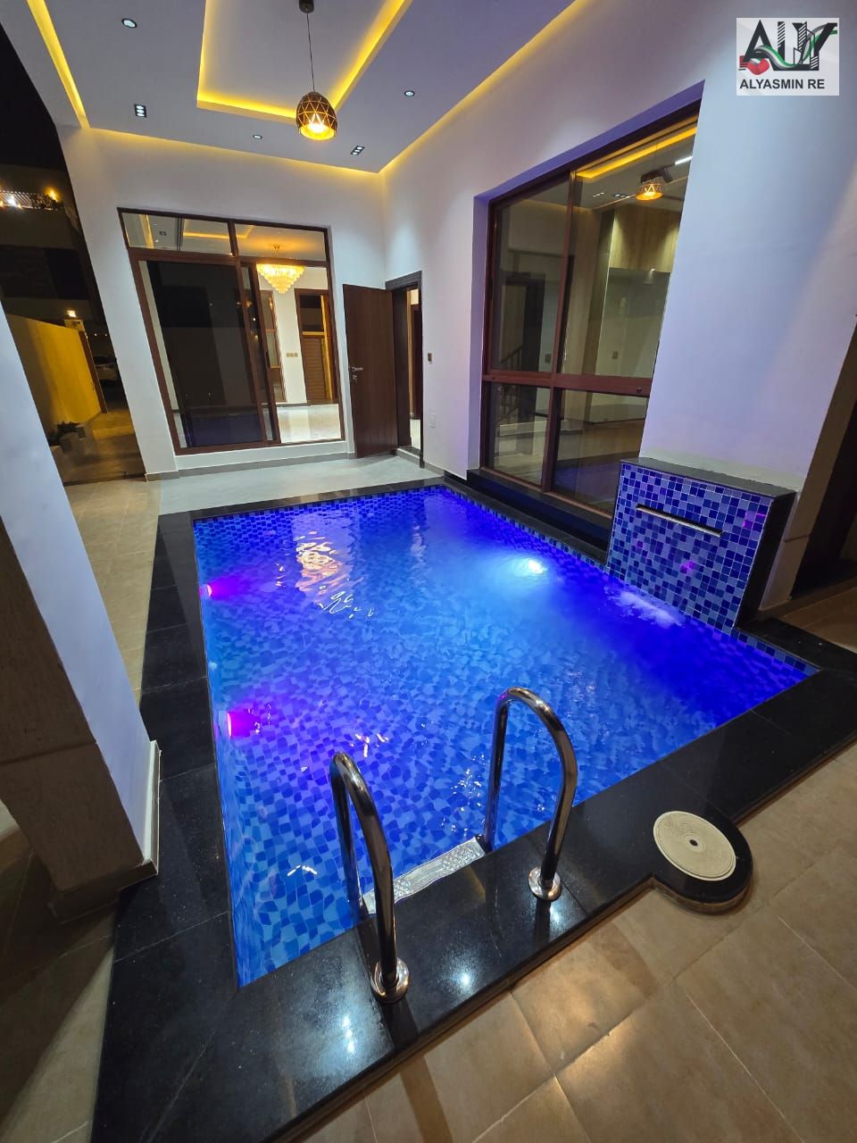 Own a ground floor villa, first floor, and roof, including electricity, water, and central air conditioning, with an intercom system and cameras. 6 ma
