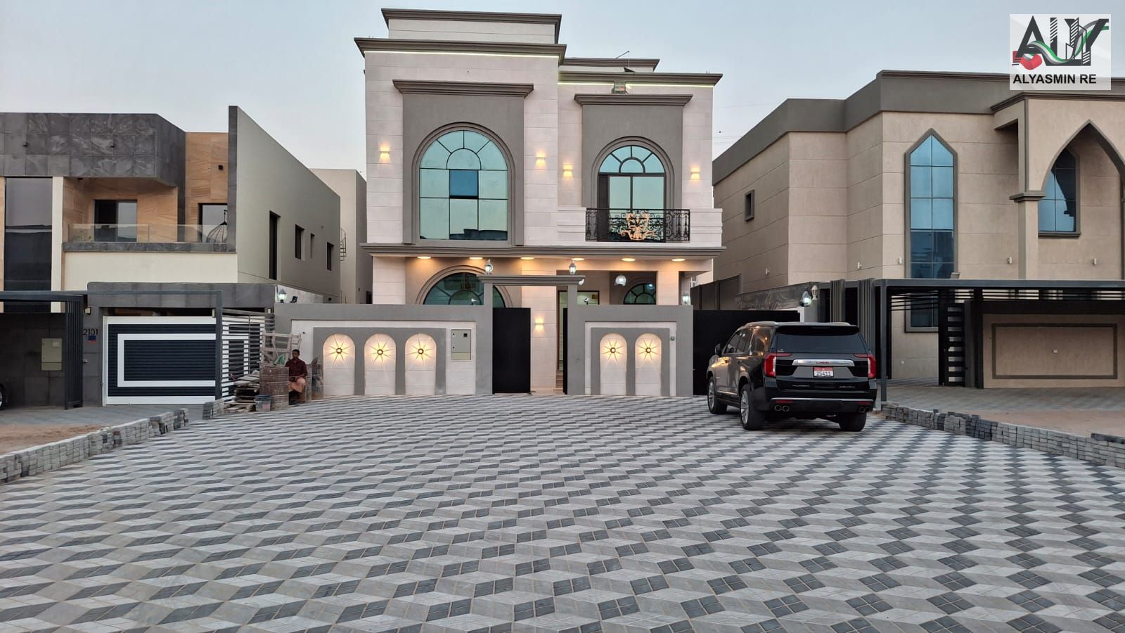 Own a villa with a front outdoor area of over 22 meters, 7 master bedrooms, and a built-up area of 4400 square feet. Freehold ownership available