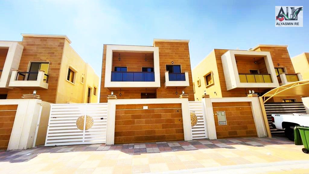 Villa for rent, 5 master bedrooms with maid's room, one minute from Sheikh Mohammed Bin Zayed Road, at an excellent price