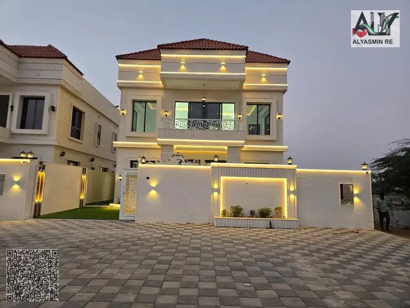 Own a villa (ground floor + first floor + roof), including registration fees, with a 25m frontage and 5 master bedrooms, located on Sheikh Mohammed Bi