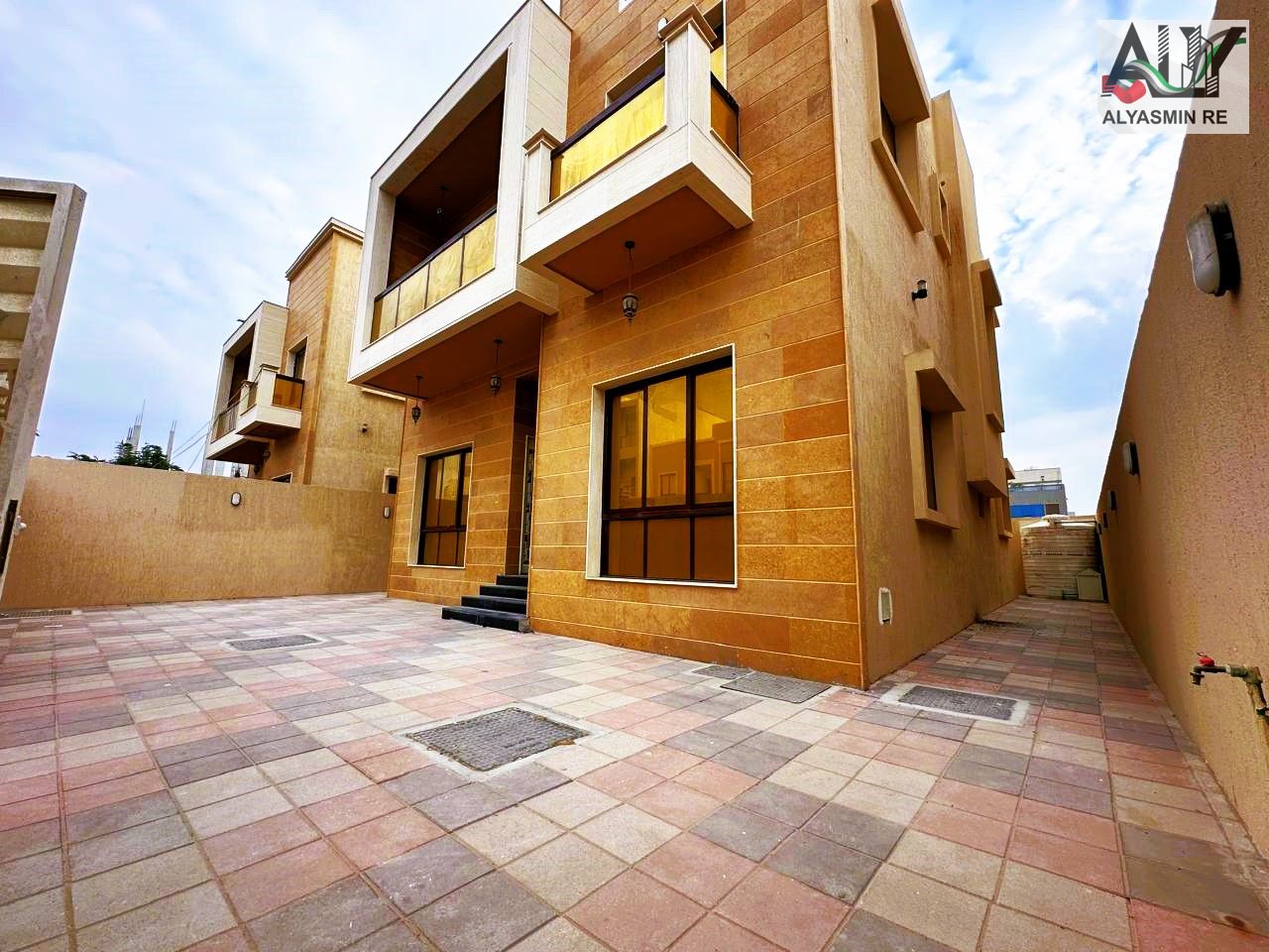 5-bedroom villa for rent, very close to Sheikh Mohammed Bin Zayed Road, at a special price.