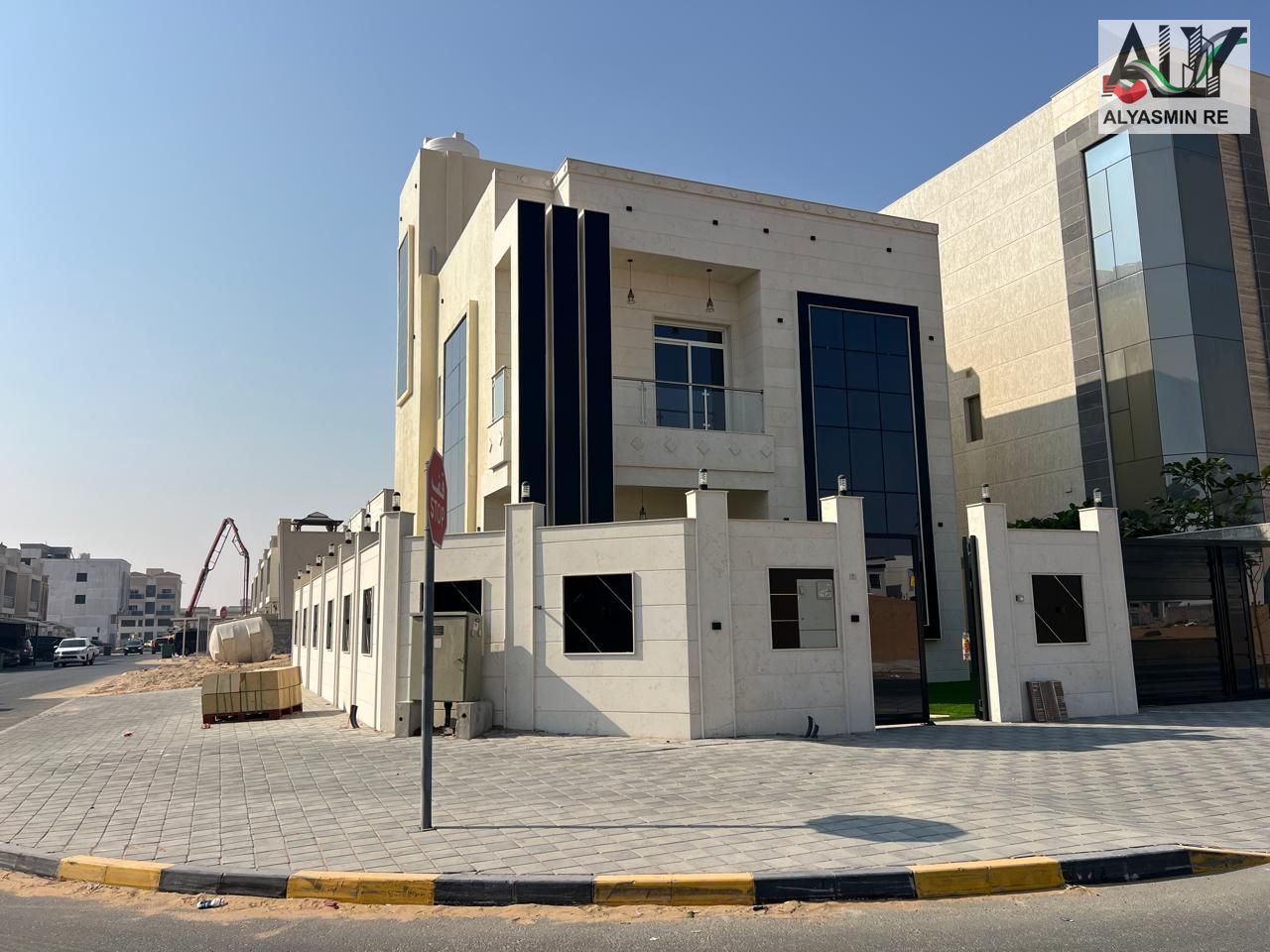 Own a corner villa on Sheikh Mohammed Bin Zayed Road, ground floor + first floor + roof, 5 master bedrooms, freehold ownership.
