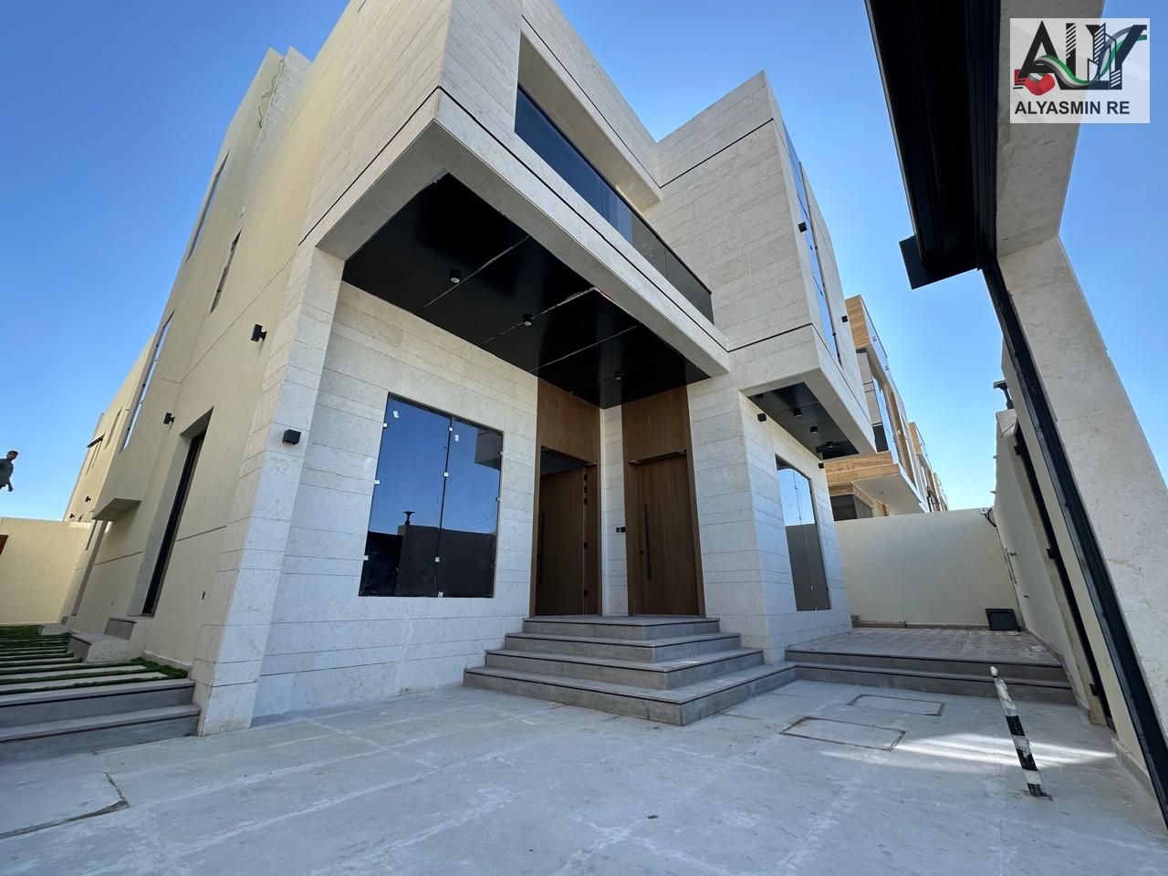 Own a villa with no registration fees and ownership on Sheikh Mohammed Bin Zayed Road, 5 master bedrooms
