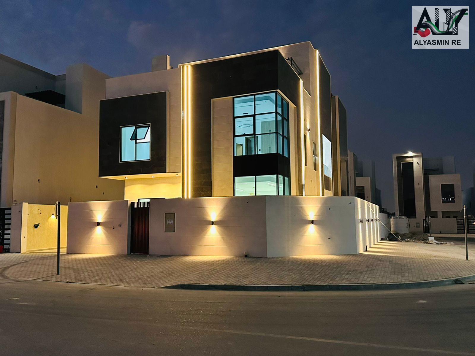 Own a corner villa, including registration fees, ground floor + first floor + roof with rooftop seating areas.