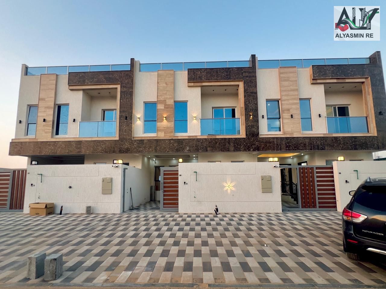 Own a townhouse at an excellent price, 5 master bedrooms and a roof, freehold for all nationalities