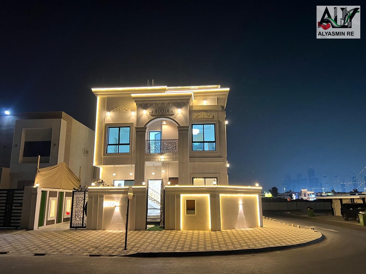 Classic corner villa with 7 master rooms at an excellent price - including registration fees