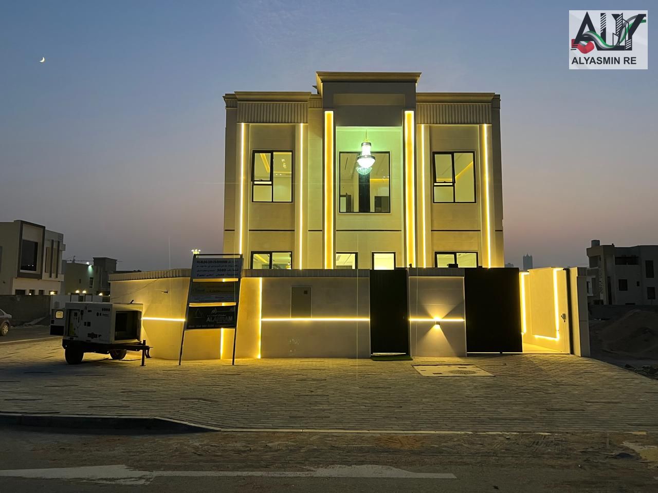 Villa at an excellent price, 4 master bedrooms, classic facade, freehold for all nationalities - including registration fees