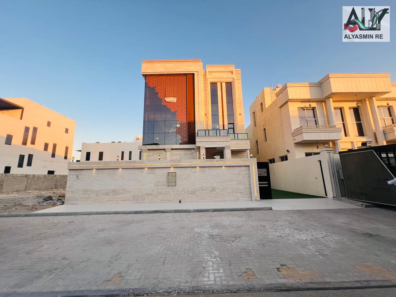 Own a luxurious villa in the most prestigious residential areas with 6 master bedrooms, the latest designs, and a private pool