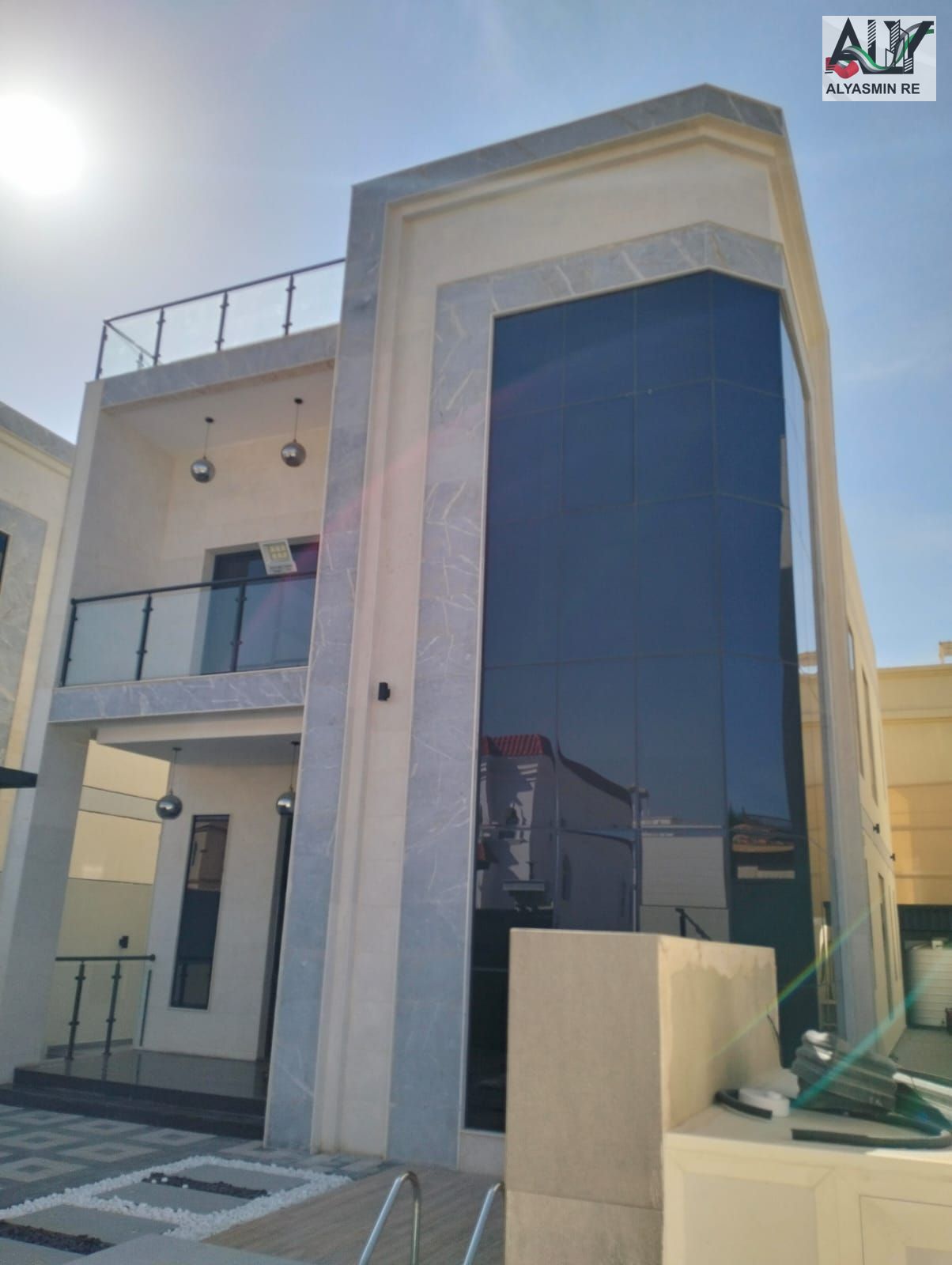 5-bedroom villa with private pool and distinctive features, close to the Saudi German Hospital and all services.