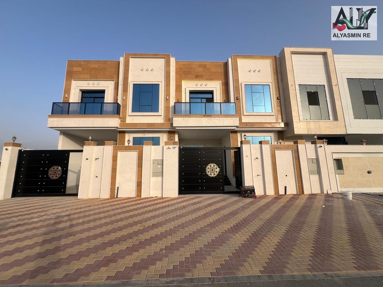 Exceptional opportunity: townhouse at an excellent price, 5 master bedrooms, with a rooftop, freehold ownership for all nationalities
