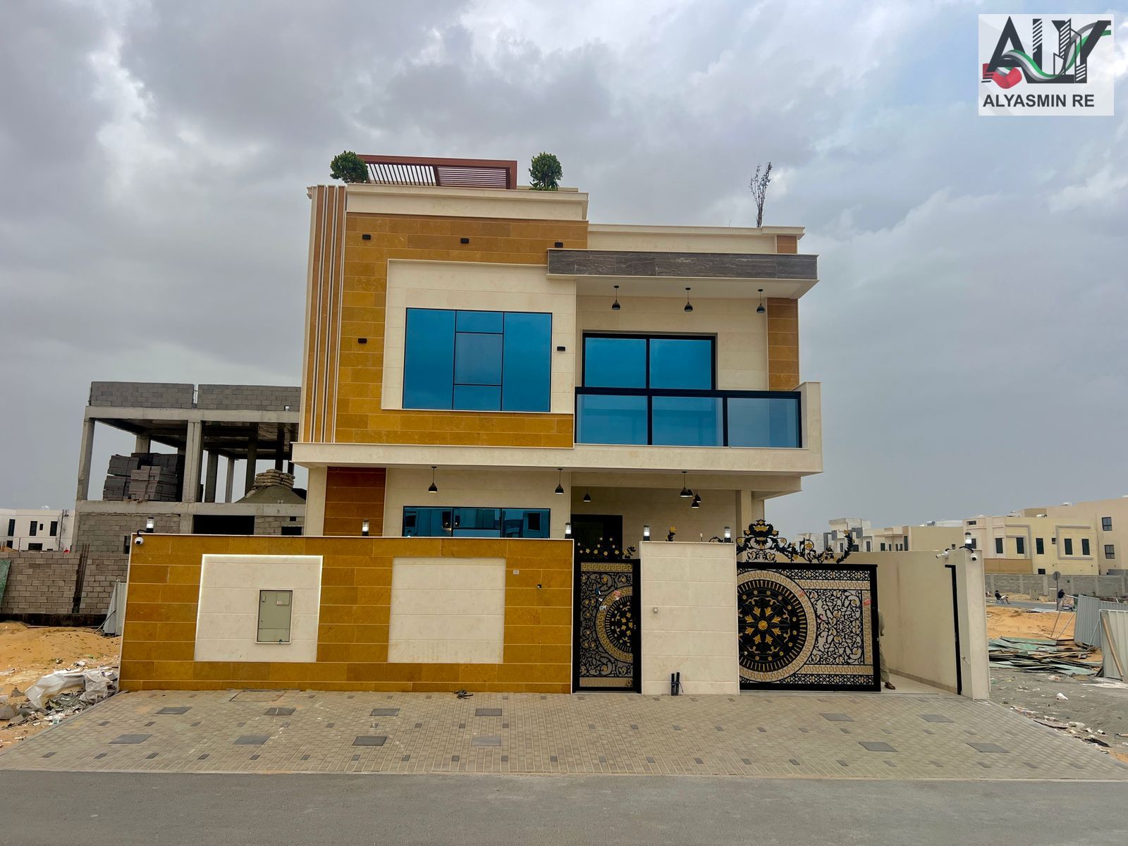 A villa with an exceptional opportunity at a very special price! A 6-bedroom, 3-story villa in one of Ajman's most prestigious residential areas – Al