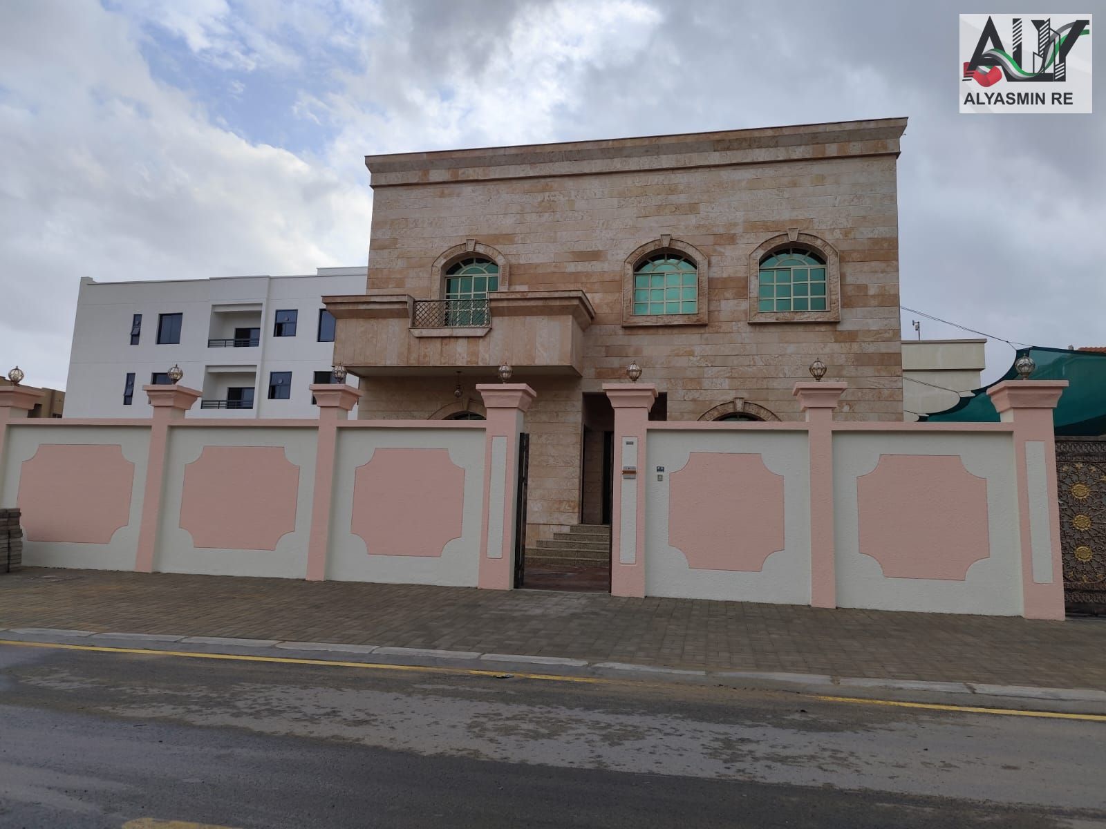 Villa for rent, 5 bedrooms, spacious areas, maid's room