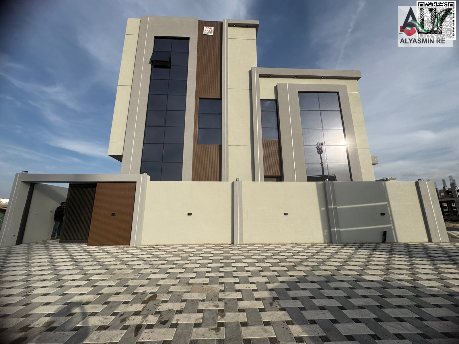 Stylish Townhouse for Sale | Modern Architecture | Spacious Interiors | Prime Residential Community