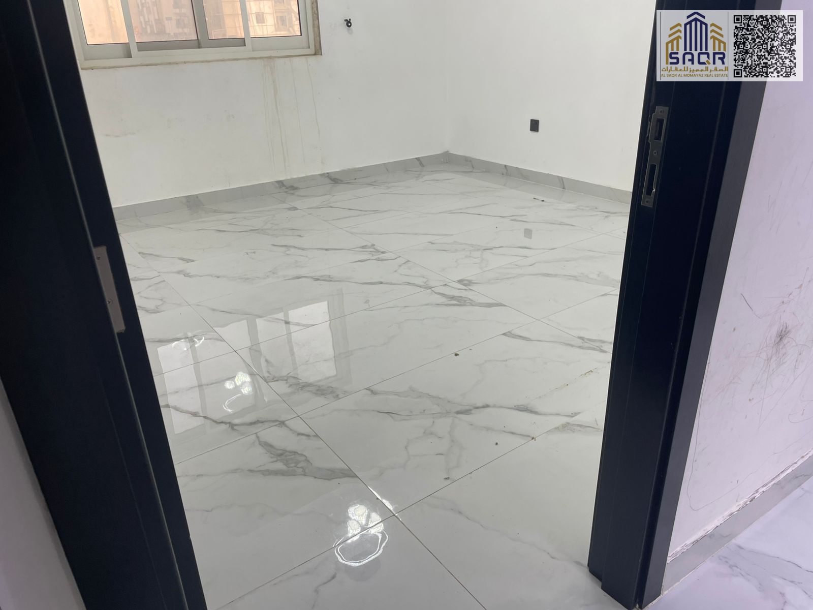 Modern One Bedroom Apartment for Rent with Central AC Balcony Two Bathrooms in Family Building