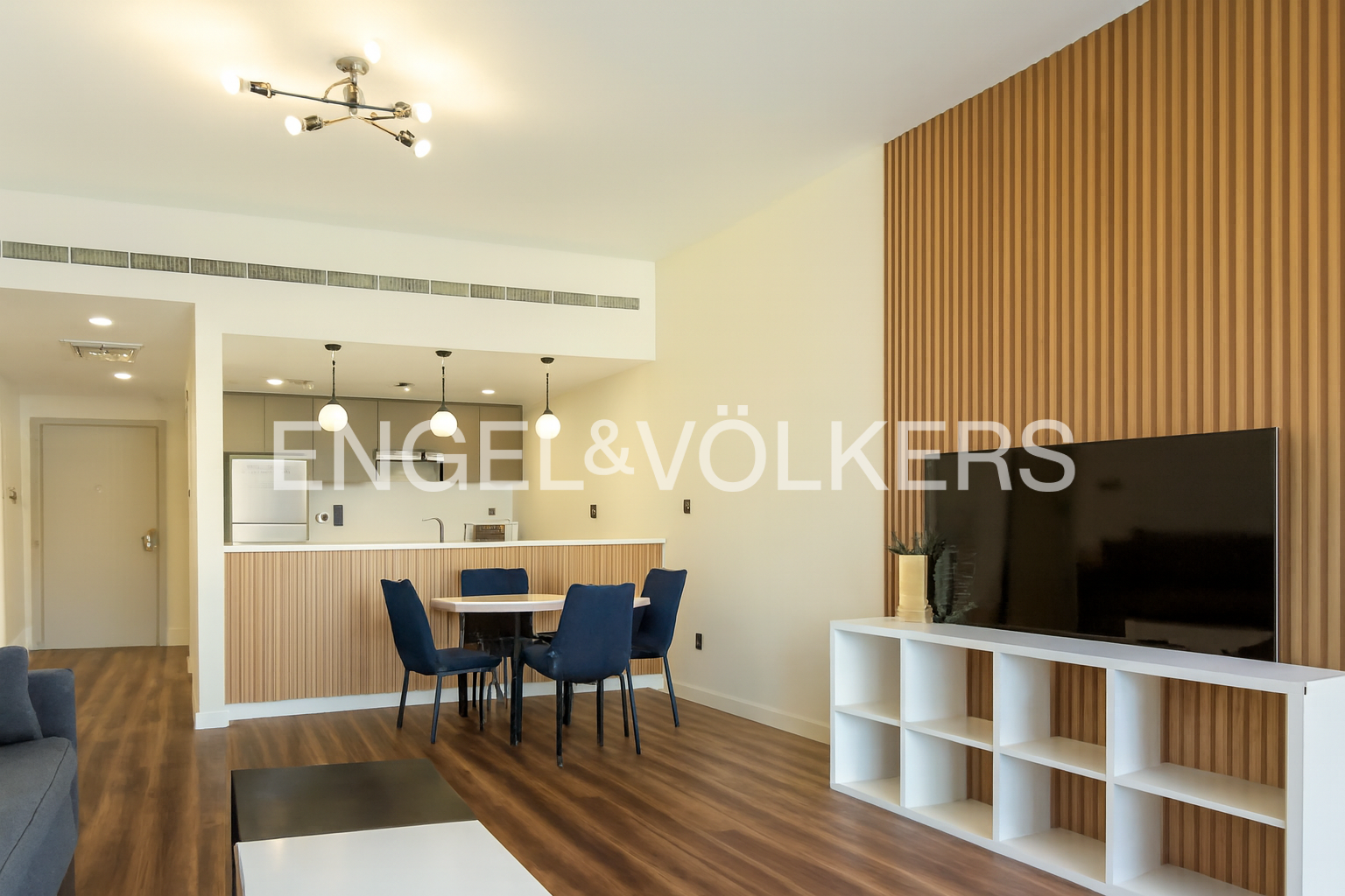 Chiller Free | Well Maintained | Fully Furnished