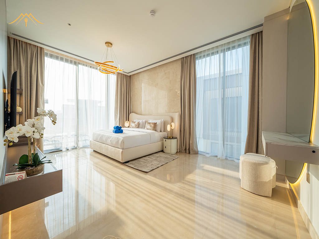 Premium 6BR | Palm Hills | Private Pool Rooftop Views (Min 3 months booking)