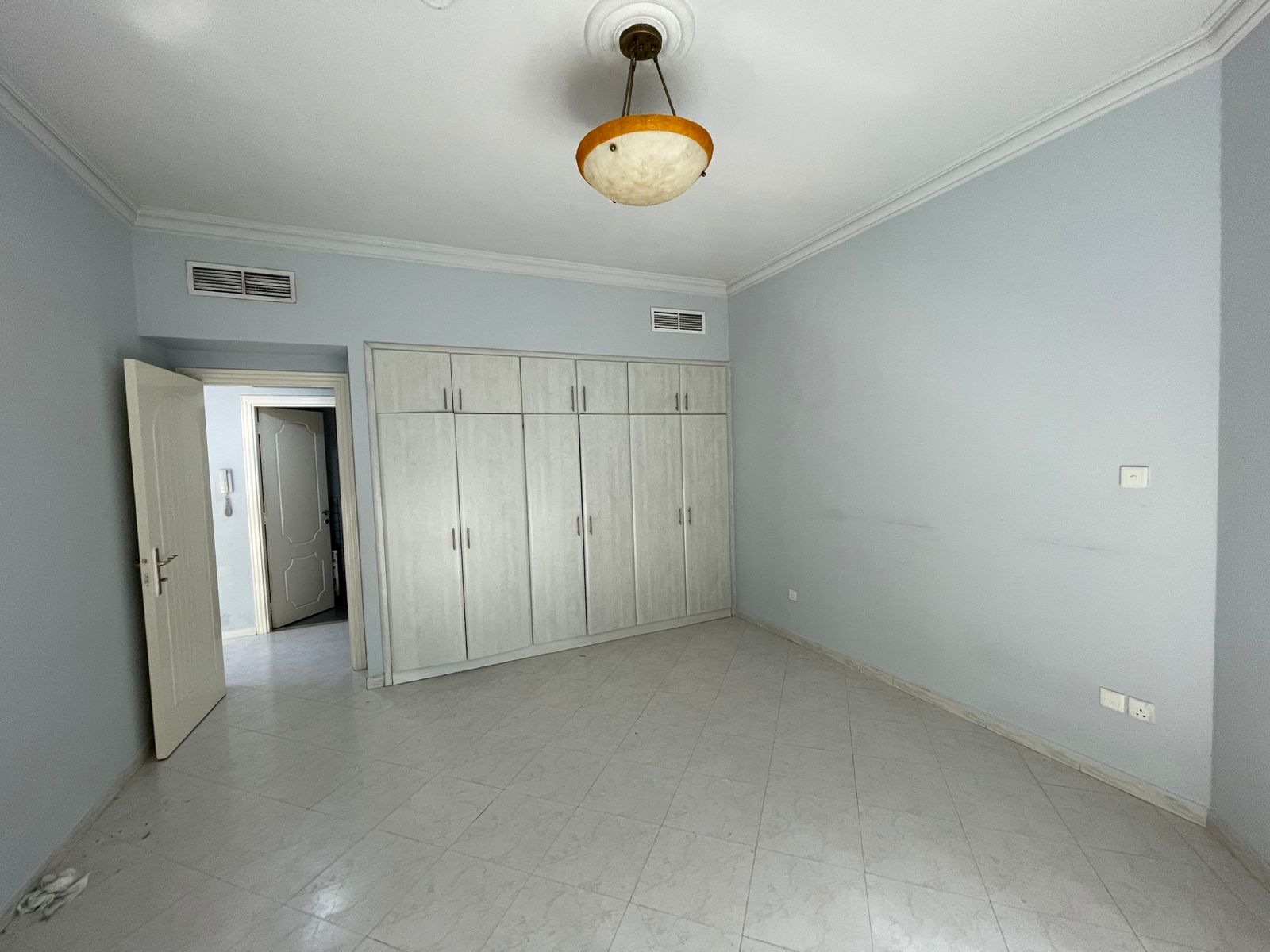 Your chance to rent with gym, pool, and AC covered by the owner in a prime location