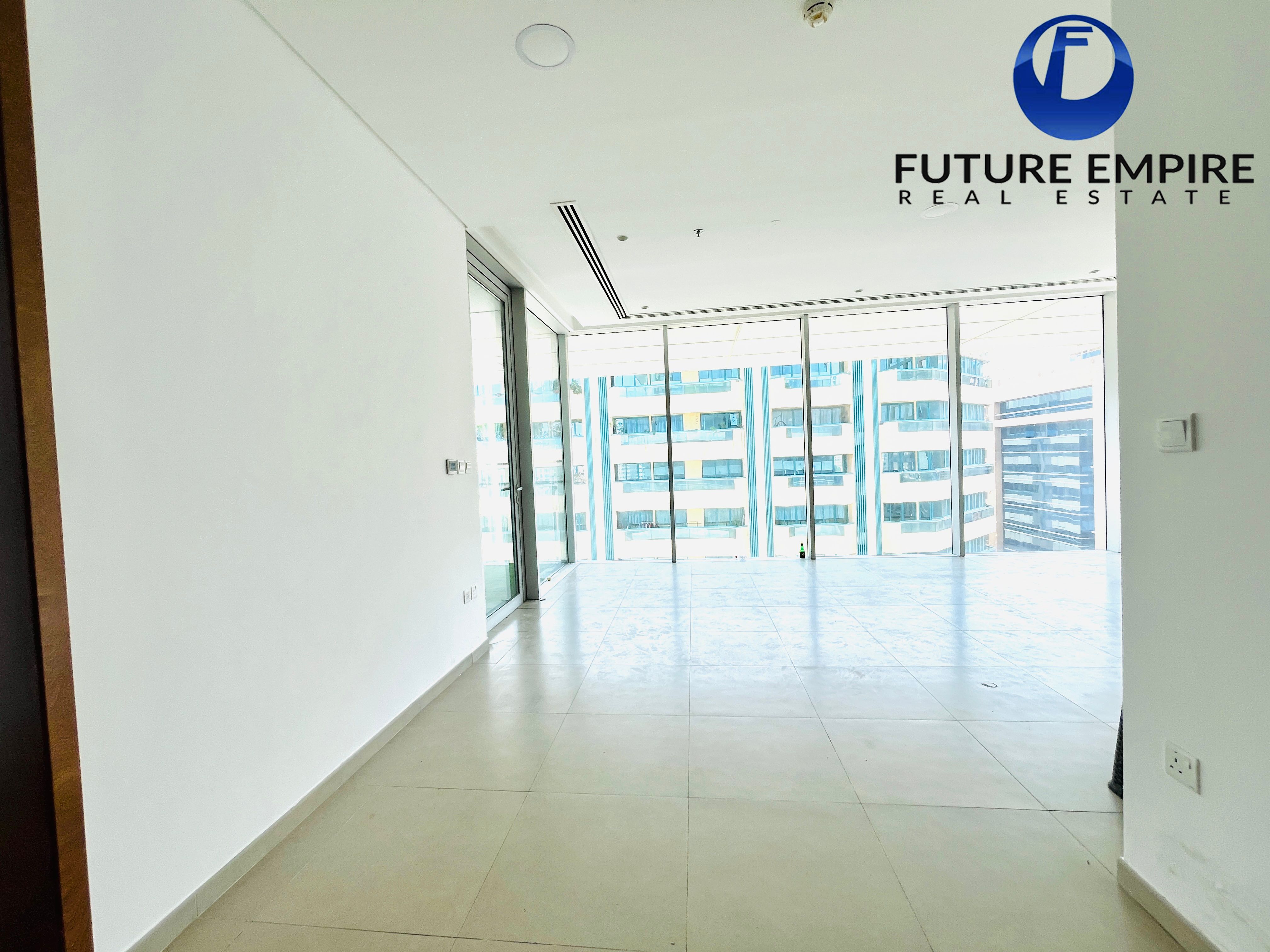 Luxurious apartment | Huge Balcony | Amenities free