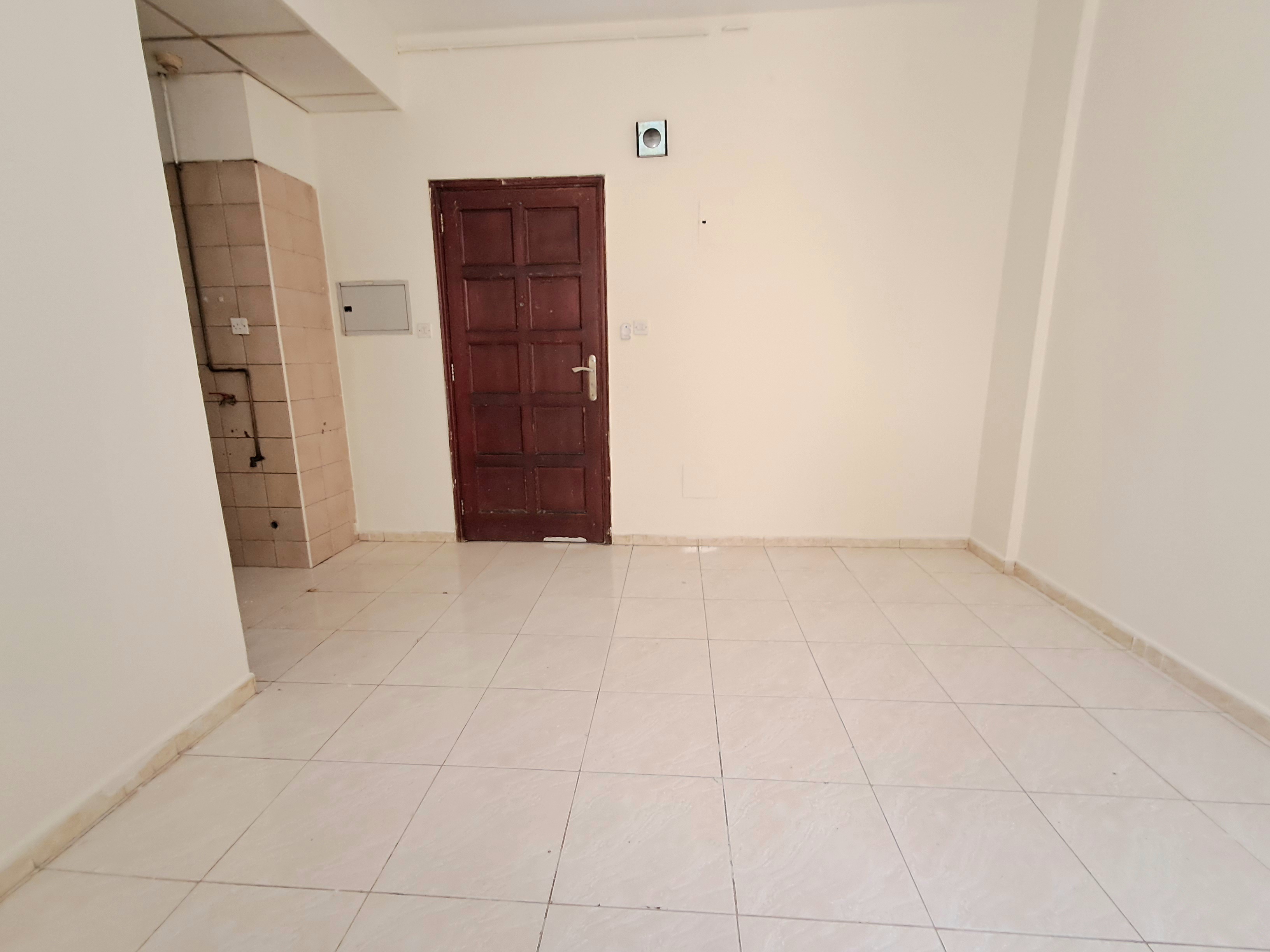 Luxury Big size studio near to Bus station 20k available