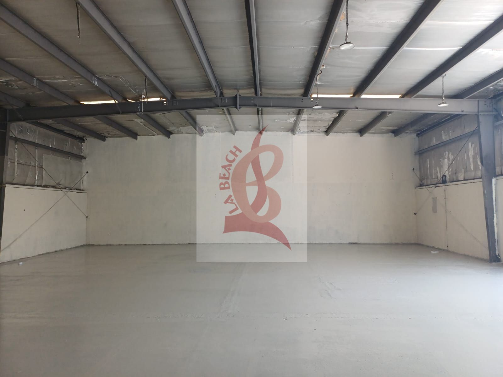 Insulated commercial warehouse for rent in Al Quoz