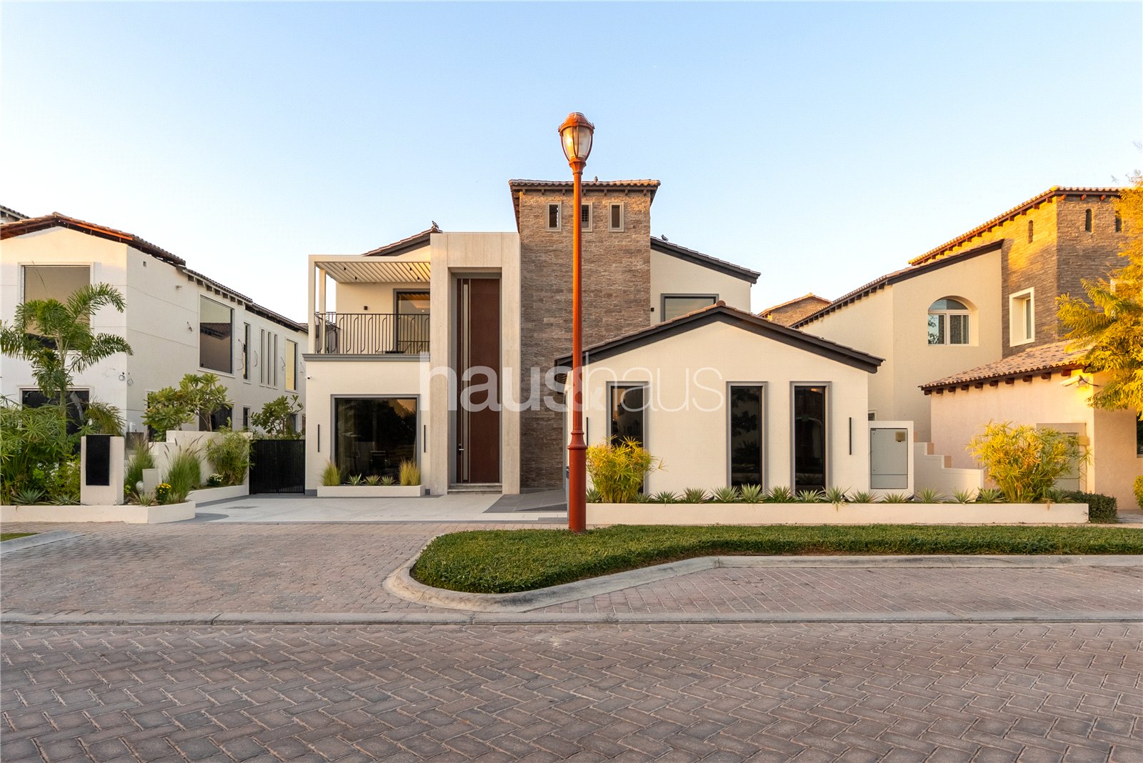 Architectural Elegance | Tranquil Surroundings