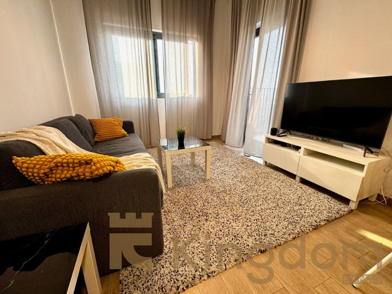 1-2 CHEQUES | WELL MAINTAINED | NEAR METRO