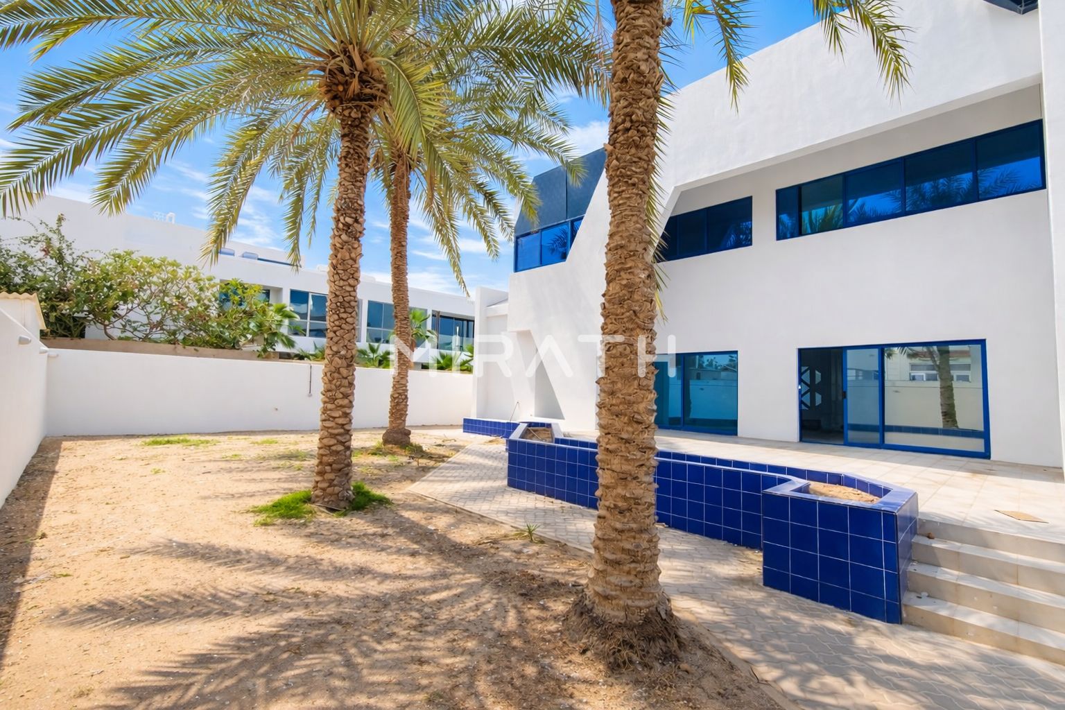 Spacious Villa| Private Garden| Semi detached