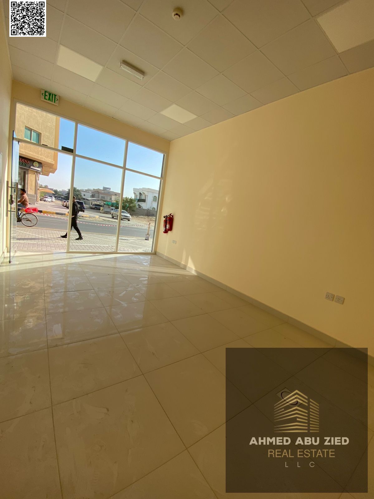 First tenant shop suitable for all commercial activities - full maintenance included by the owner for the entire lease period - approximately 654 sq f