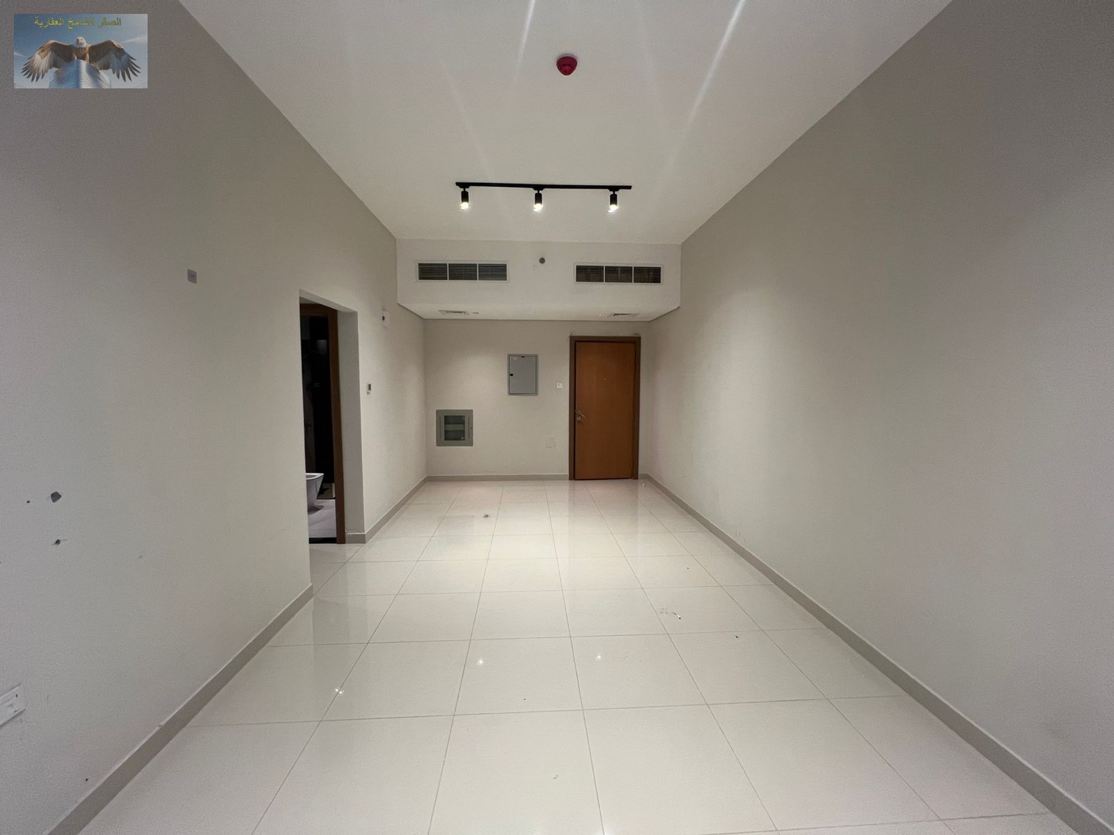 Two-bedroom apartment, built-in wardrobes, super deluxe finishes, hotel-style entrance, close to amenities, one month free.