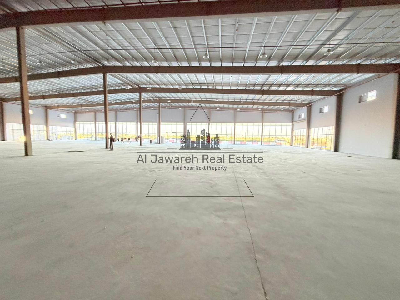 For rent: Showroom and warehouse, 75,015 sq ft, 600 kW, prime location
