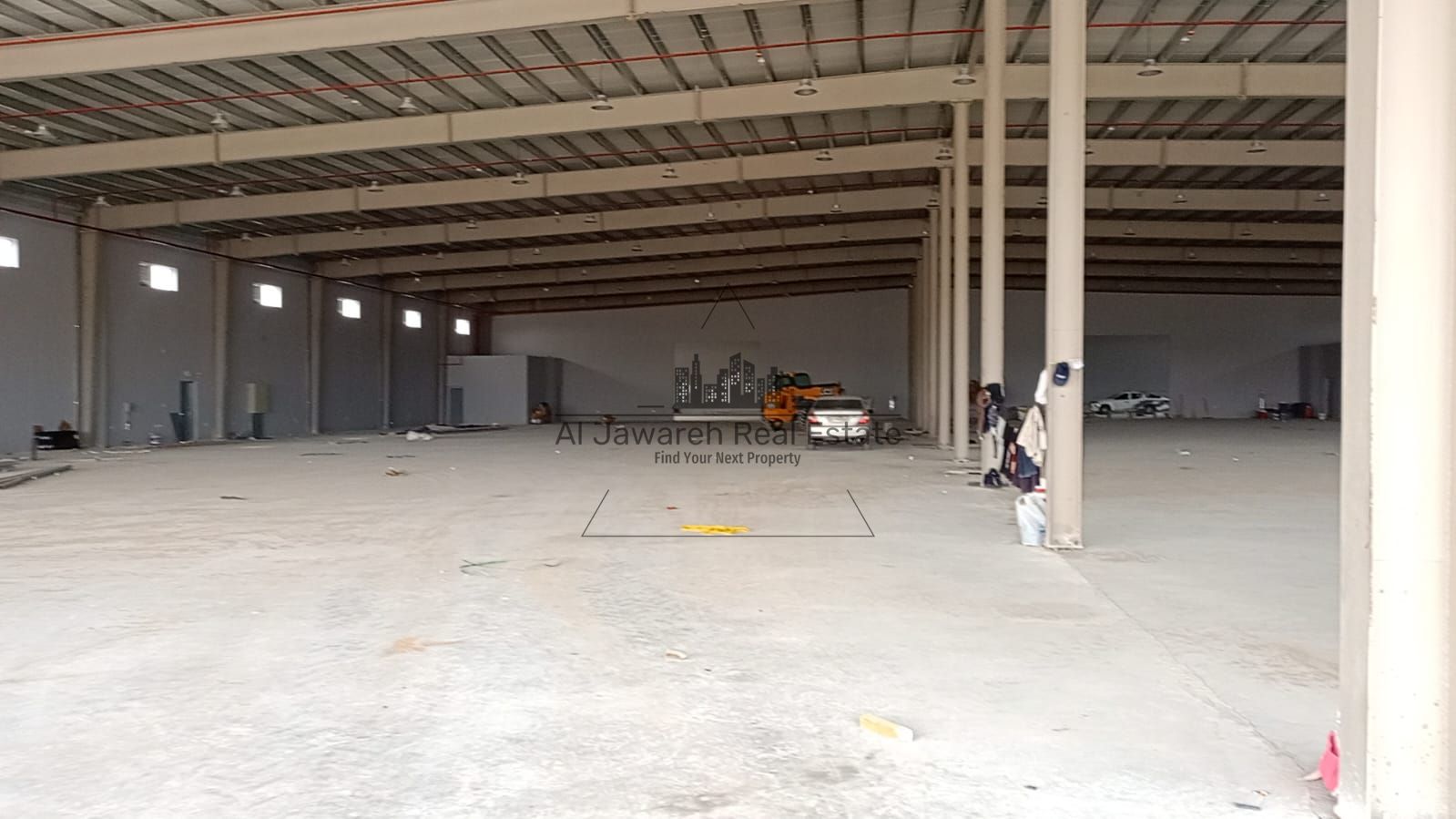 Code 3121 A large warehouse showroom is available for annual rent in the Emirate of Umm Al Quwain, offering a strategic location suitable for major