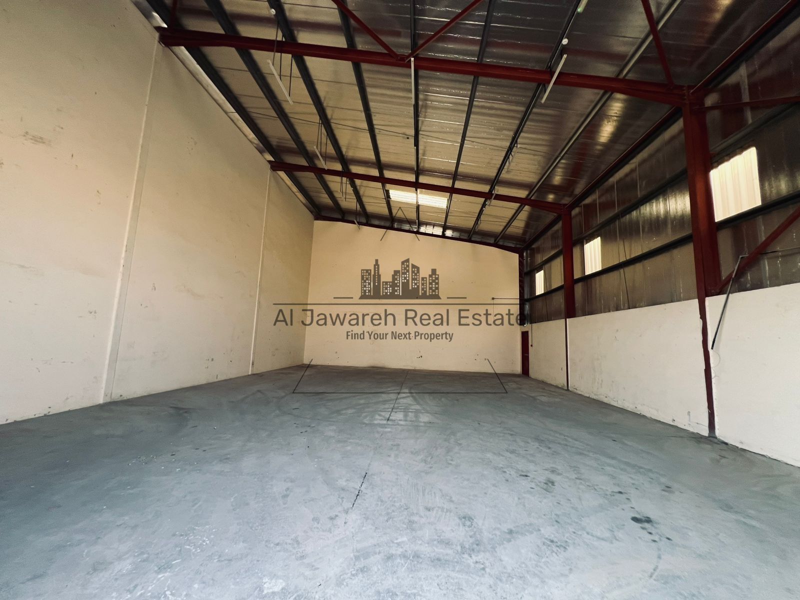Annual warehouse for rent in the Emirate of Umm Al Quwain, located in a practical area with easy access to main roads and exits leading to Dubai