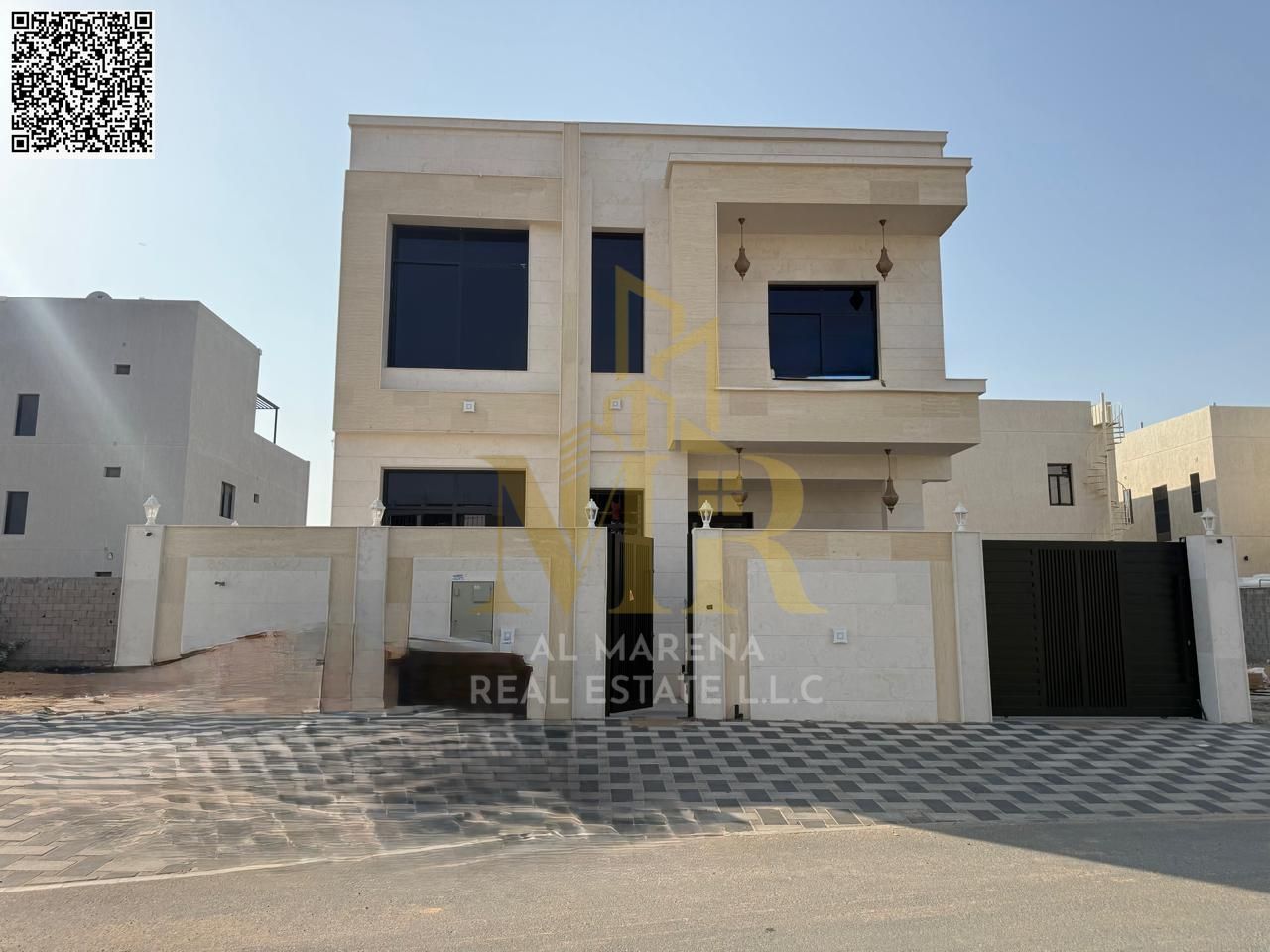 Villa with central air conditioning, ready to move into, on the main street, in the most prestigious area of Ajman. Freehold ownership for all natio