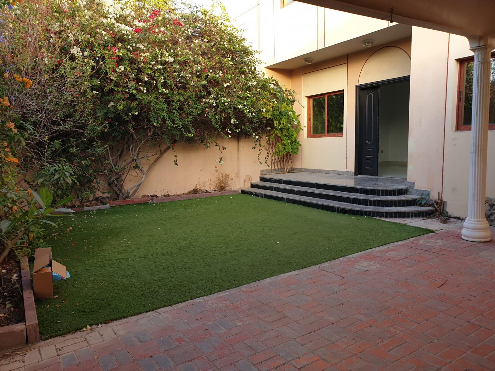 BEAUTIFUL UPGRADED TOP CLASS VILLA WITH PRIVATE LARGE GARDEN