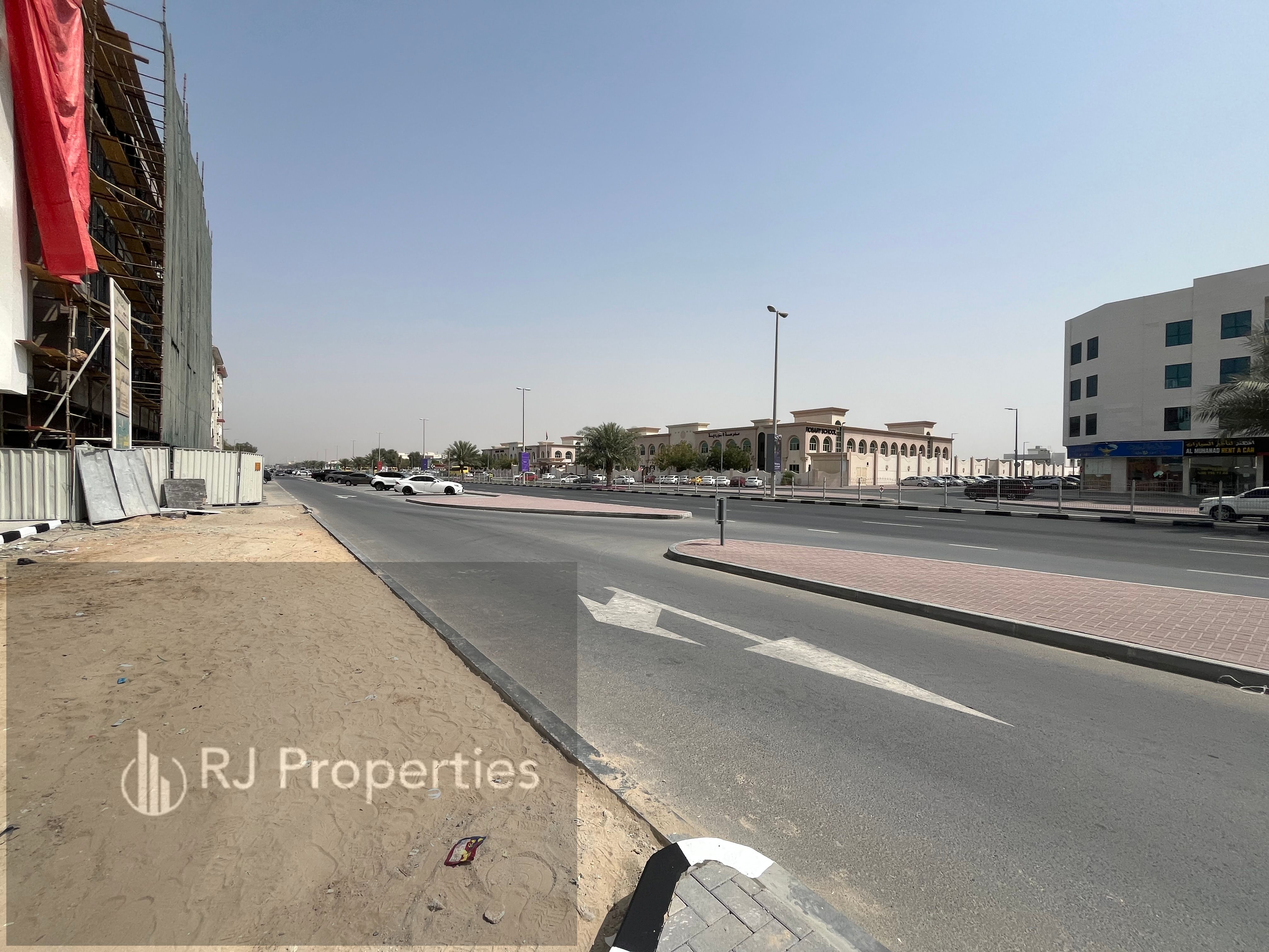 BRAND NEW//NO CASH DEPOSIT ||LUXRY SHOP WITH BATHROOM//VERY PRIME LOCATION FRONT OF ROAD