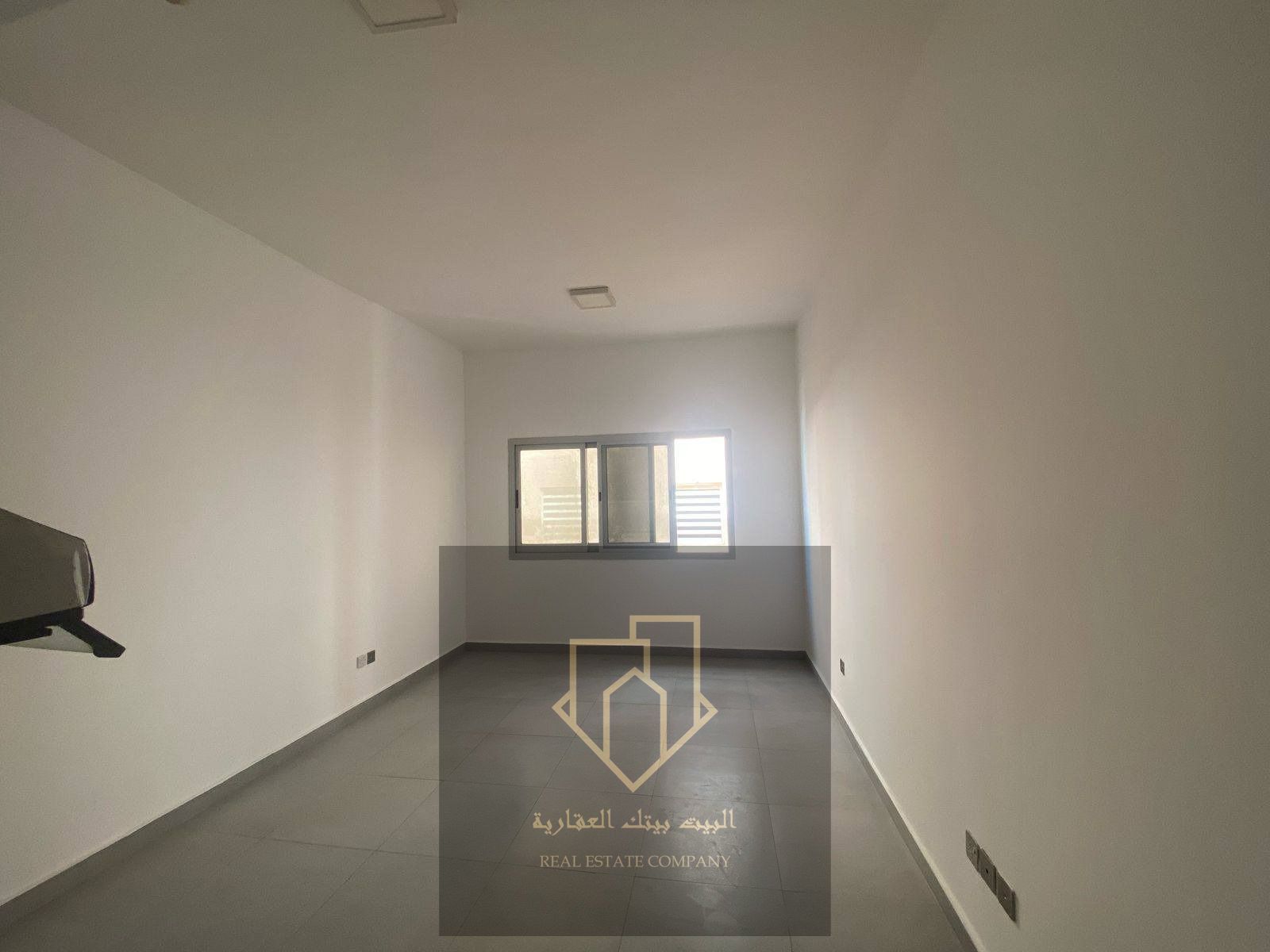 Second studio apartment, spacious, central air conditioning, excellent price, location close to all services.