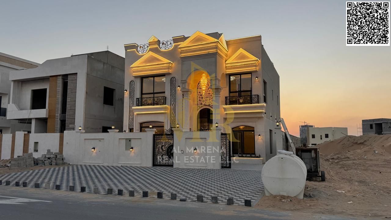 Luxury villa in Al-Haliyo 2 - 5 master bedrooms with a majlis, two living rooms, and a modern kitchen. Price includes central air conditioning.