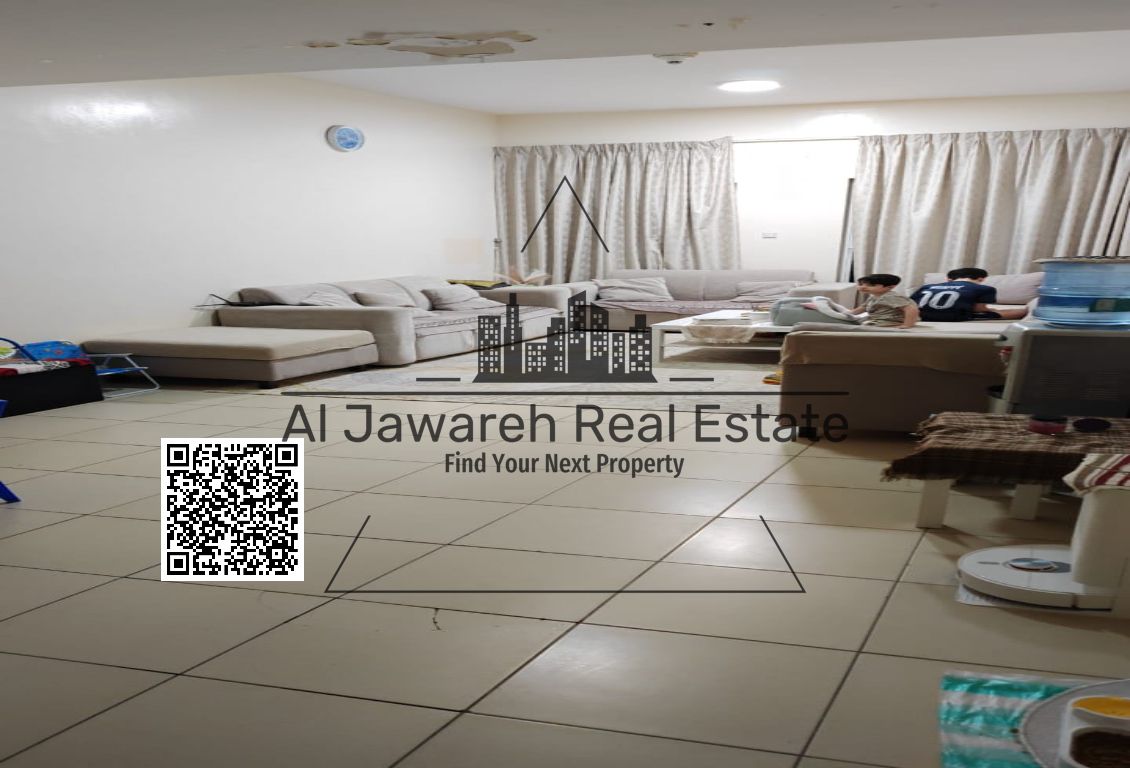 Resale of a one-bedroom apartment with a living room, two bathrooms, and a closed kitchen in Ajman.