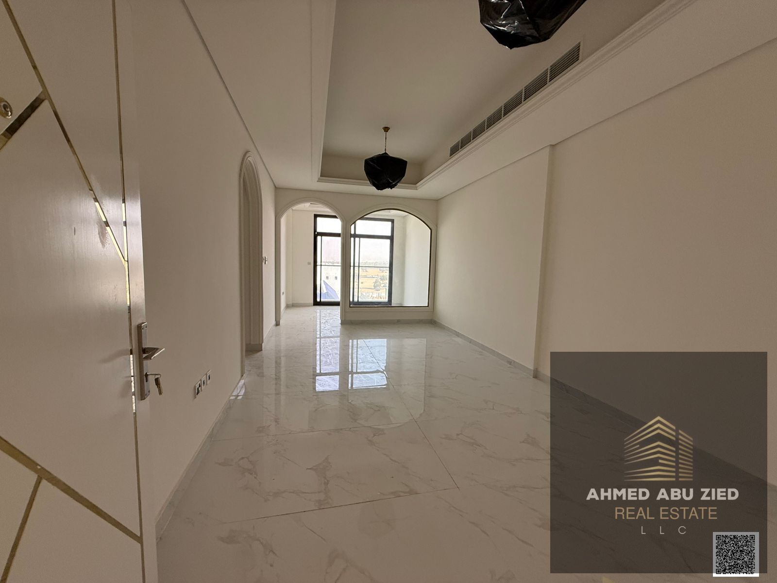 1BR master apartment for rent, 2 baths, spacious hall, balcony, central AC, super deluxe finish, 1 month free, pool, Jacuzzi, prime location.