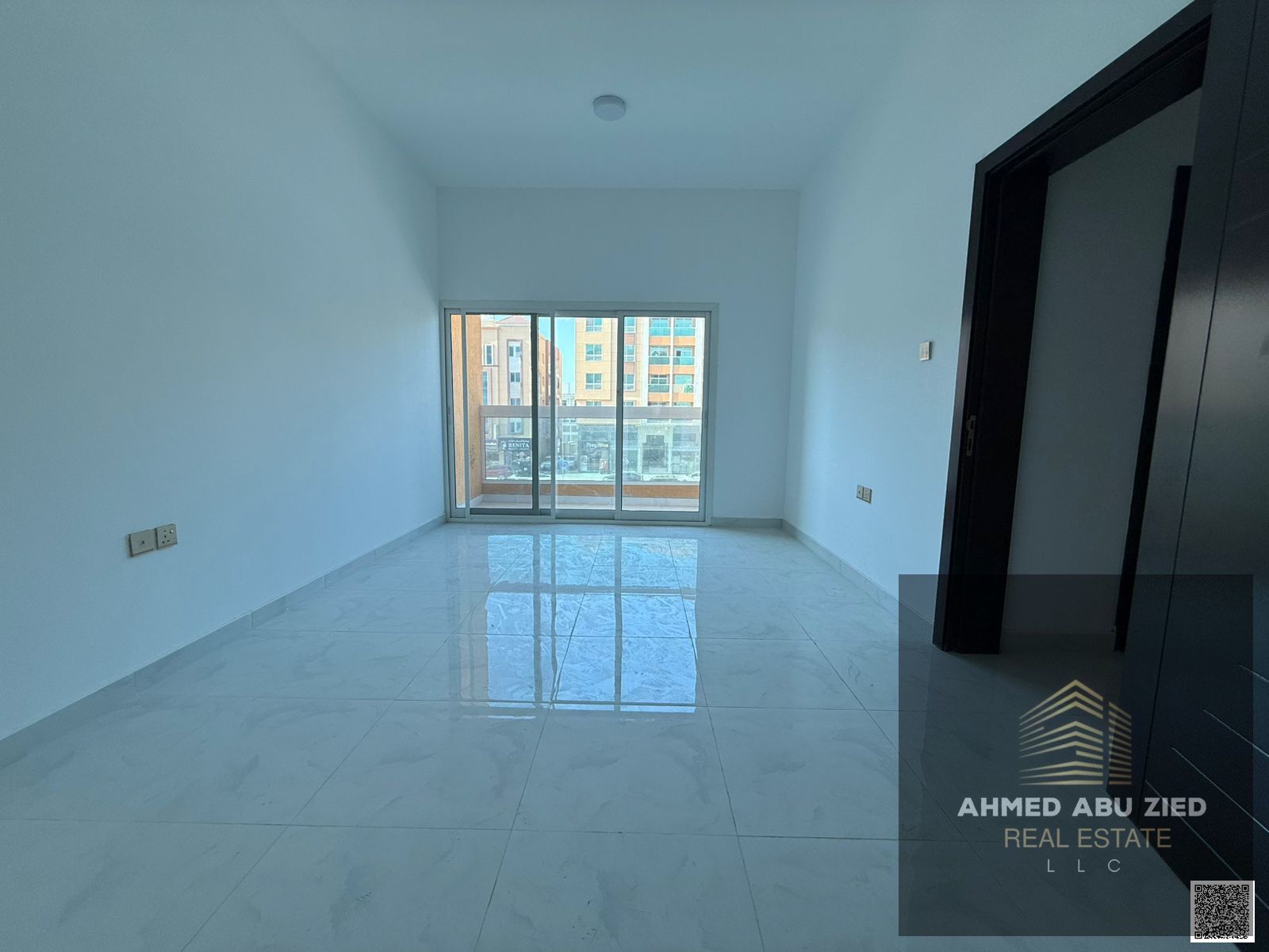 2BR + hall, 3 baths apartment for rent, extra-large hall, super deluxe hotel-style finishing, noise & heat insulation, prime location, full privacy.
