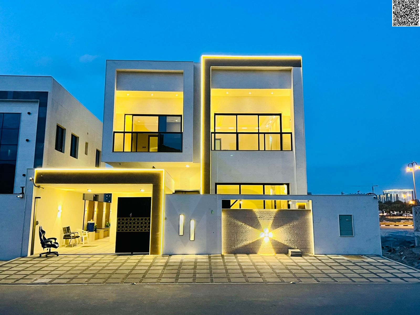 Two floors, 5 rooms, two living rooms with a majlis, behind Al-Hamidiyah Park