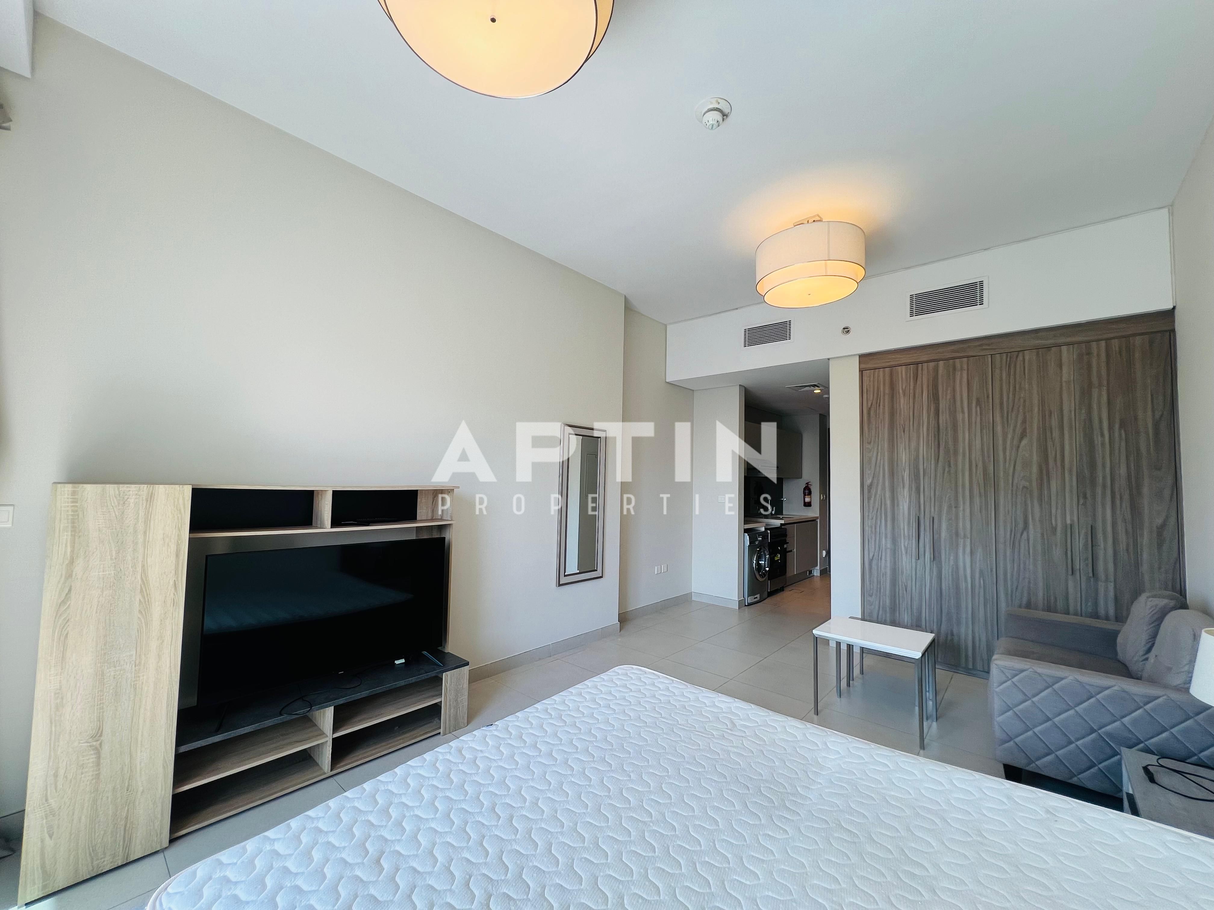 Fully Furnished Studio | Burj Khalifa View | Spacious Balcony | Prime Business Bay Location