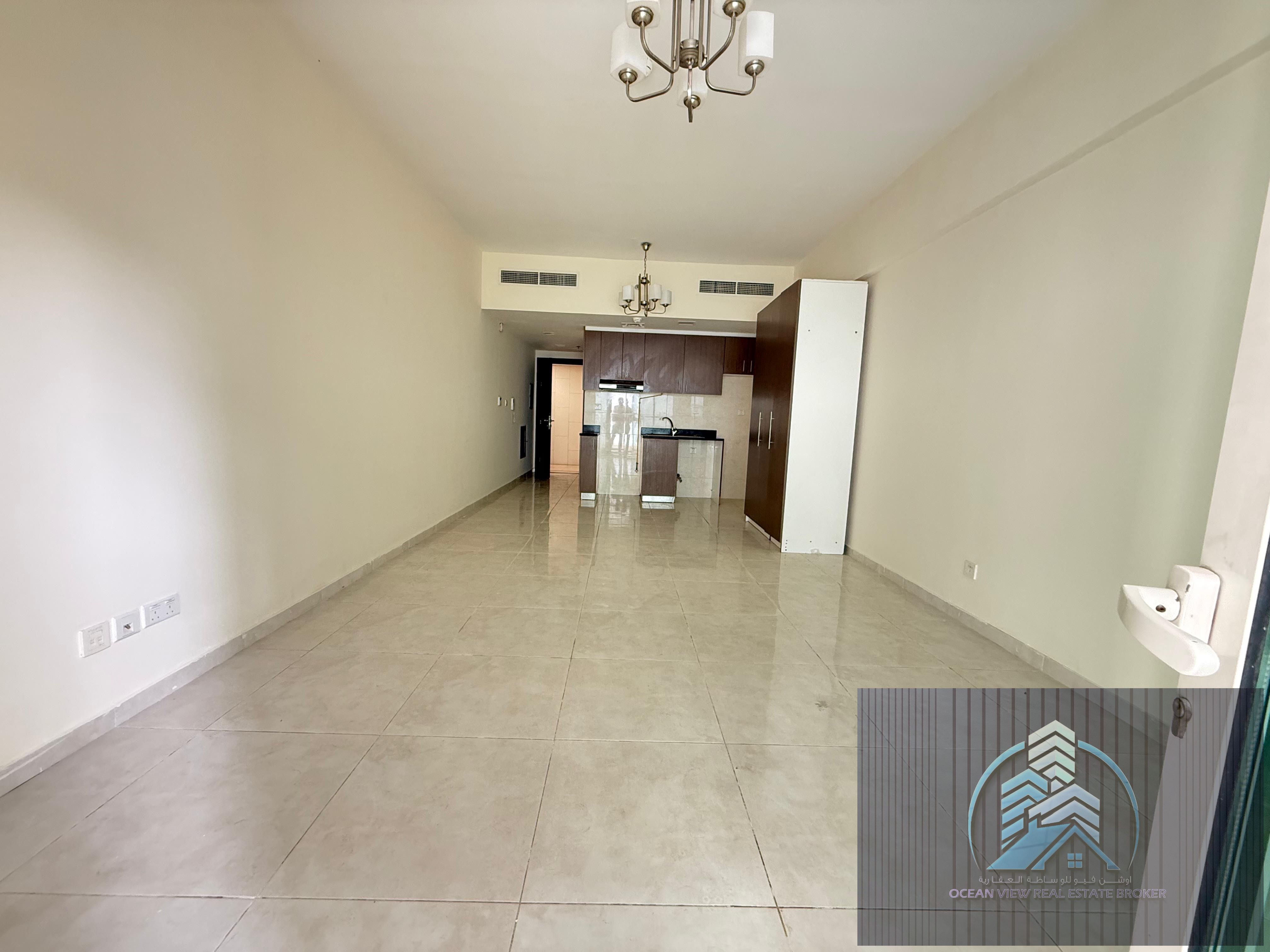 Huge studio with balcony and wardrobes only 50k