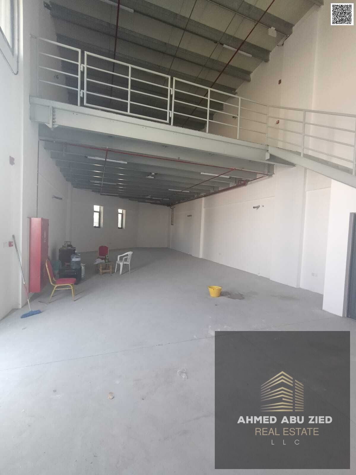Warehouse for rent in Ajman, large space, high ceilings, strategic location near Sharjah & Dubai, security, ventilation, ideal for businesses.