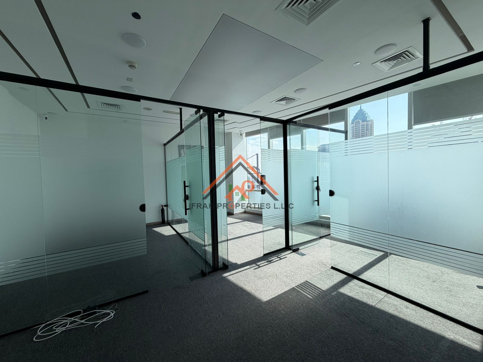 Canal View | Glass-Partitioned | High Floor
